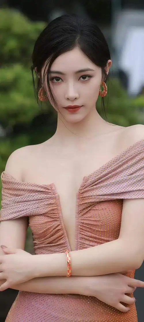 里番热播番剧海报